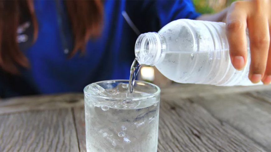 Minum Air Es Terlalu Banyak Pada Cuaca Panas: Bahaya Kesehatan yang Harus Anda Ketahui