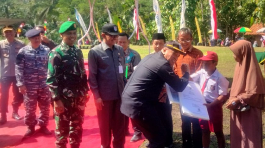 Ketua DPRD Cilacap Hadiri  Upacara Pembukaan TMMD di Desa Panulisan Barat