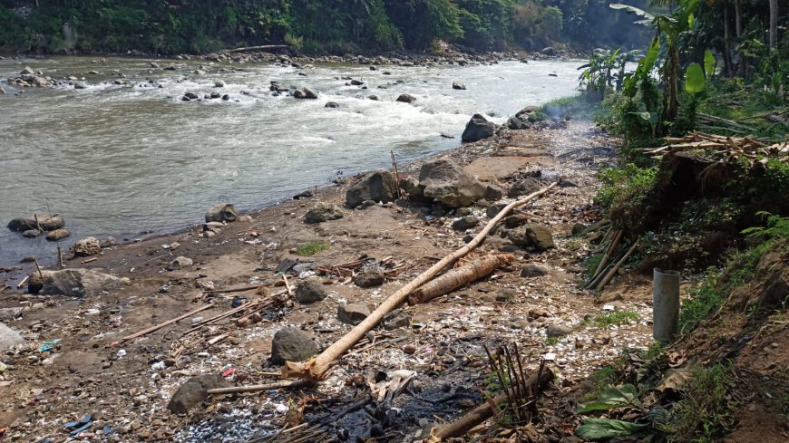Perjuangan Melawan Sampah Plastik di Sungai-Sungai Kota Tasikmalaya
