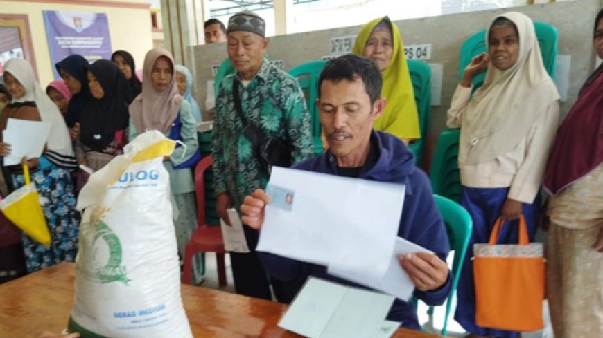 Penyaluran Bantuan Pangan Beras di Desa Sumpinghayu Bulan Oktober Terpantau Aman