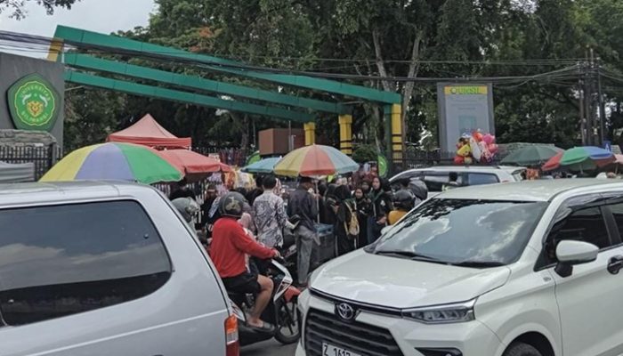 Wisuda Unsil 2024/2025 Dihiasi Protes Warga, Kemacetan Parah Jadi Pemicunya