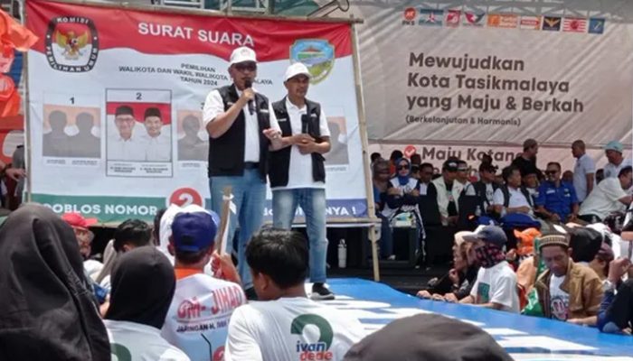 Kampanye Duet Ivan Dicksan-Dede Muharam di Stadion Wiradadaha Disambut Ribuan Pendukung