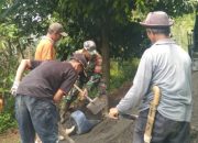 Semangat Gotong Royong, Babinsa dan Warga Bersatu Bangun Jalan Desa di Bojongkapol