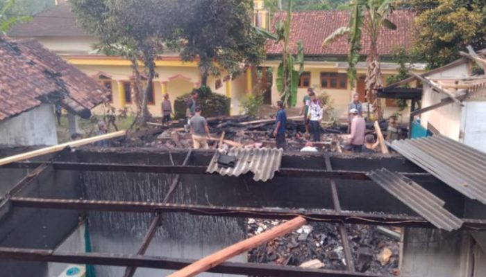 Rumah Semi Permanen di Tasikmalaya Hangus Terbakar, Kerugian Capai 50 Juta