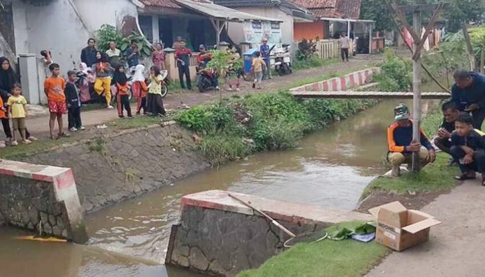 Geger Mayat Bayi Ditemukan Mengapung di Sungai Cikunten Tasikmalaya