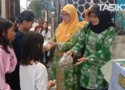 Indahnya Ramadhan, Ibu Bella Tasikmalaya Selatan Berbagi Takjil, Menebar Kebaikan