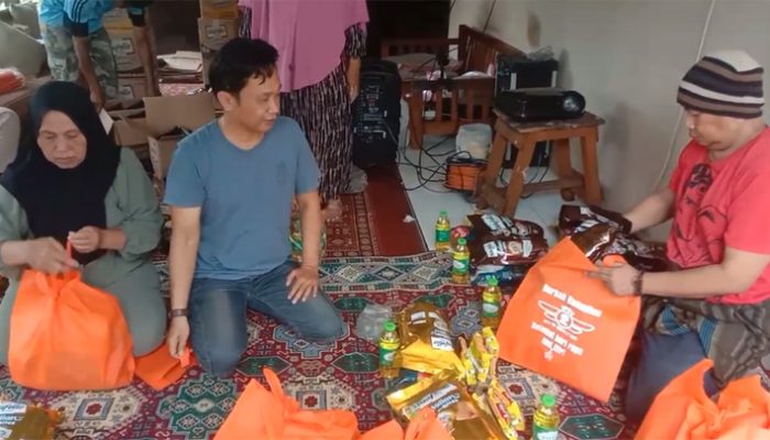 Berkah Ramadan, IKA 86 SMPN 2 Tasikmalaya Bagikan Sembako untuk Alumni