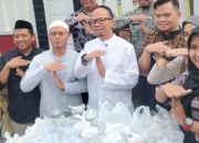 Dekatkan Diri dengan Warga, Viman Alfarizi Gelar Bagi-Bagi Takjil