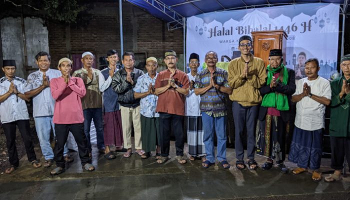 Hangatnya Halal Bihalal Warga Kampung Petir RW 08, Semangat Silaturahmi Tak Surut di Tengah Hujan