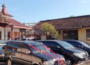 Polsek Cigalontang Jadi Tempat Favorit Titip Kendaraan Selama Libur Lebaran, Rombongan Pengantin dari Bogor Ikut Titip