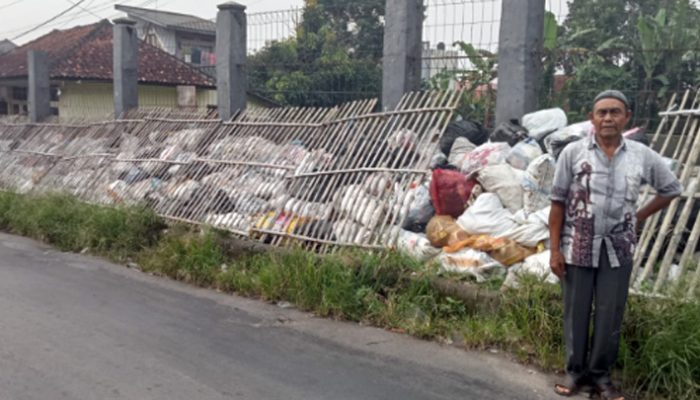 Warga Kampung Panayagan Keluhkan Tumpukan Sampah di Trotoar, Bau Tak Sedap Semakin Mengganggu