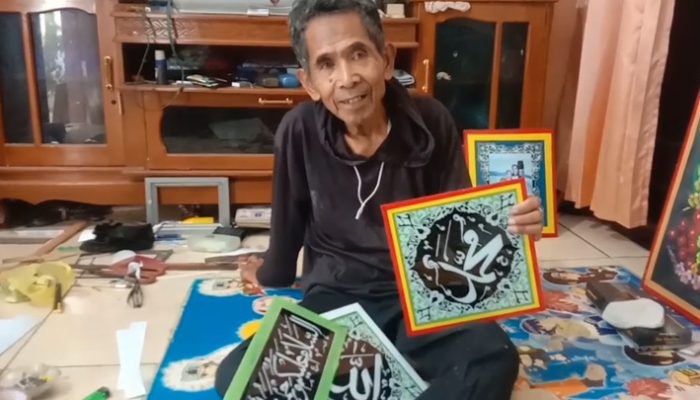 Undang Ali Komarudin, Seniman Tasikmalaya yang Siap Wariskan Ilmu Kaligrafi dan Seni Rupa