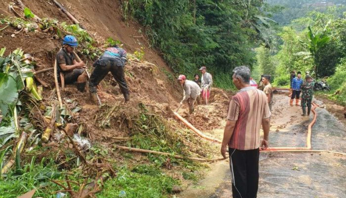 Banjir dan Longsor Terjang 11 Kecamatan di Tasikmalaya, Warga Diimbau Waspada