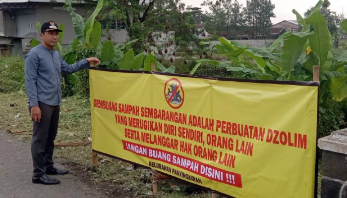 TPS Liar Menumpuk di Depan Kantor Pemerintahan, Lurah Panyingkiran Turun Tangan