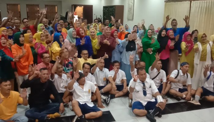 Tak Sekadar Temu Kangen, Reuni 40 Tahun IKA 85 Nedutas Diwarnai Khitanan Massal dan Donor Darah
