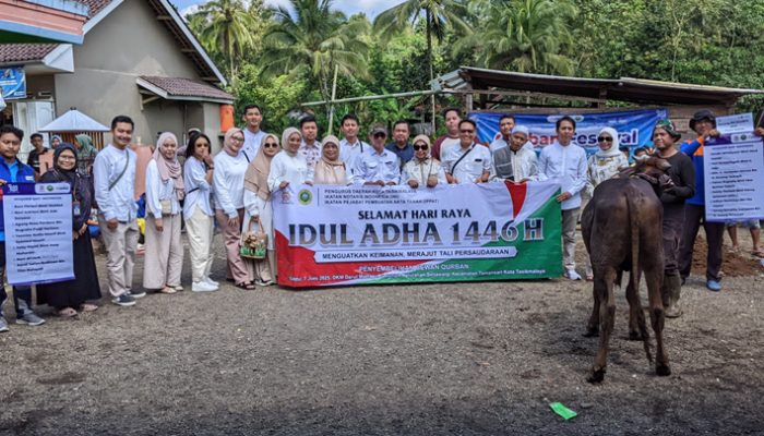 Qurban Peduli Negeri, INI dan IPPAT Bersama DT Peduli Tasikmalaya Berbagi ke Wilayah Terpencil