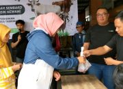 Pegadaian Tasikmalaya Gandeng DT Peduli Salurkan Sembako Protein Hewani di Hari Terakhir Tasyrik