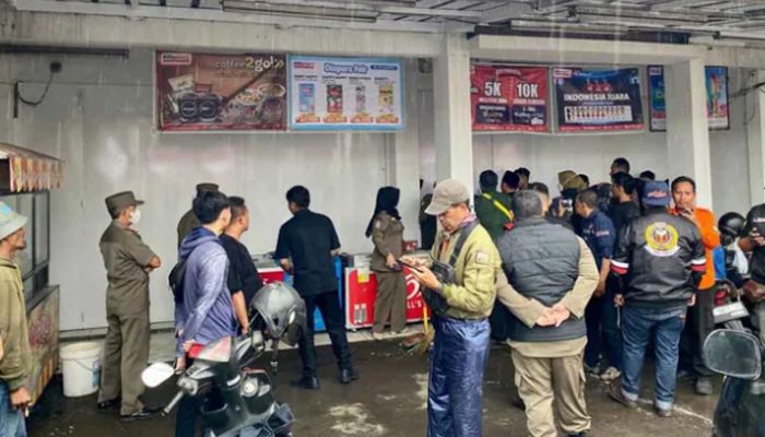 Satpol PP Tasikmalaya Segel Tiga Minimarket Ilegal yang Tak Kantongi Izin Lengkap
