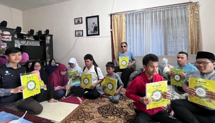 Komunitas SAPA TASIK dan Yayasan Amirul Ummah Salurkan Wakaf Al-qur’an Braille untuk Sahabat Tunanetra Tasikmalaya