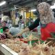 Jelang Tahun Baru, Harga Daging Ayam di Pasar Cikurubuk Tasikmalaya Turun