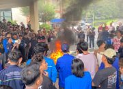 Tolak Pinjaman Daerah Rp 230 M, PMII Segel Ruang Ketua DPRD Tasikmalaya