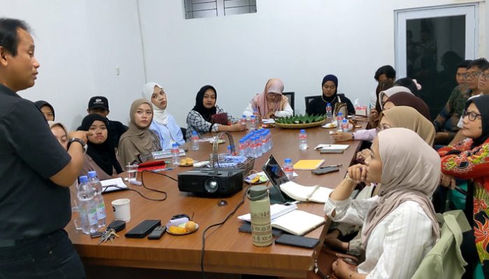 Perkuat Kapasitas Relawan Taman Jingga, Ketua KPAID Kab.Tasikmalaya Bahas Advokasi Perempuan & Anak