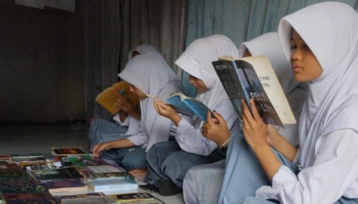Dari Buku ke Diskusi, Komunitas Pelita Dorong Budaya Literasi Lewat Lapak Buku di SMA Al Kautsar