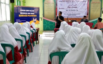 Ketua KPAID Tasikmalaya Bekali Santri Kelas Akhir di Ponpes Darussalam tentang Hak Anak