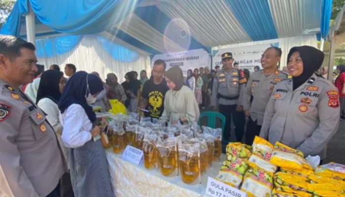 Jelang Lebaran, Polres Tasikmalaya Buka Pasar Murah di Masjid Agung Singaparna