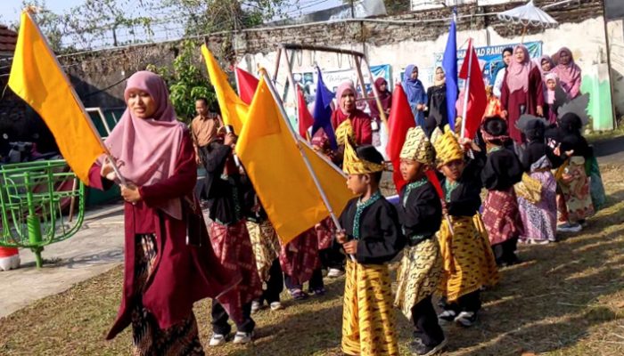 Keterbatasan Bukan Halangan, RA Muhammad Ramdhan Buktikan Kreativitas Tanpa Batas di Acara Pelepasan Siswa
