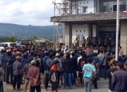 Pembangunan Jalan Tak Ada Realisasi, Warga Desa Sukawangun Geruduk Kades Pertanyakan Dana Desa