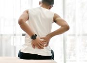 Sering Sakit Pinggang Saat Bangun Tidur? Kenali Penyebab dan Solusinya